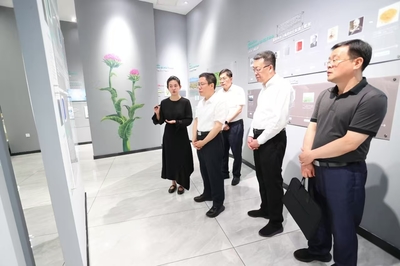 省委常委、秘书长姜有为赴盘锦调研生物技术推广工作